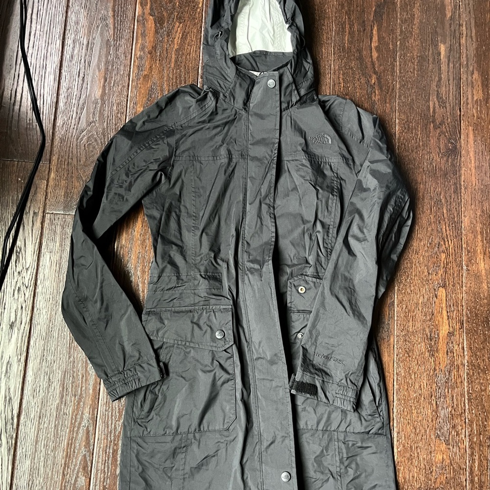 The north face women’s hyvent 2.5L jacket in black, xs